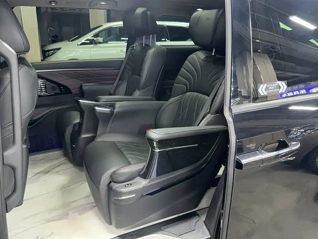 GAC Trumpchi M8 2023 — фото 17