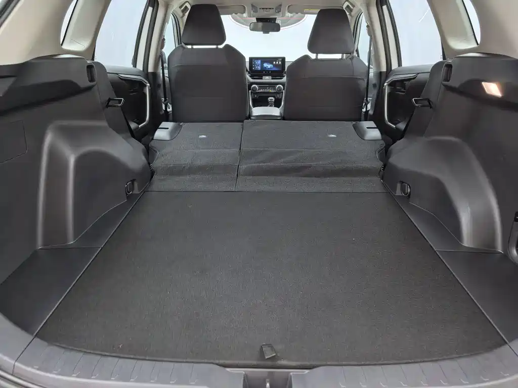 Toyota RAV4 2025 — фото 14
