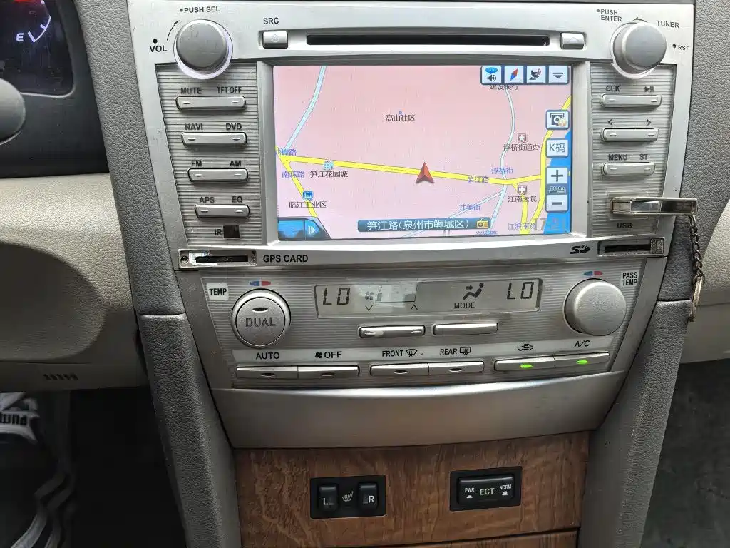 Toyota Camry 2011 — фото 13