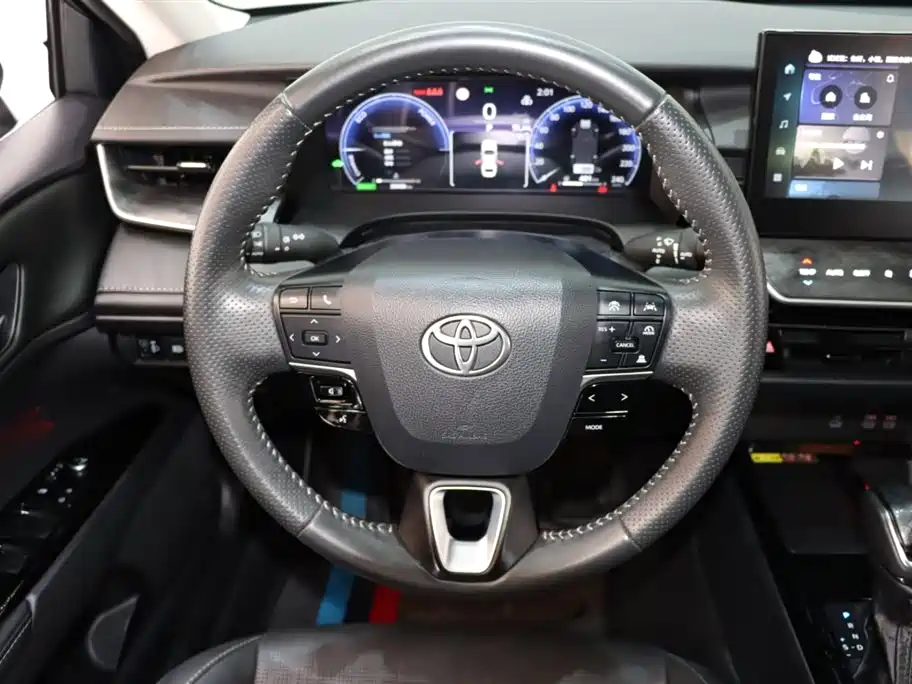 Toyota Camry 2024 — фото 13