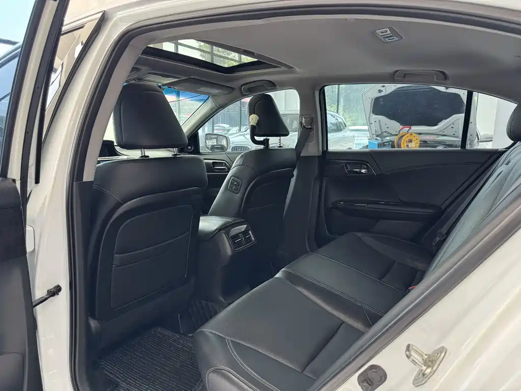 Honda Accord 2015 — фото 13