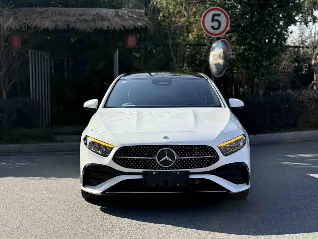 Mercedes-Benz A-Class 2023 — фото 2