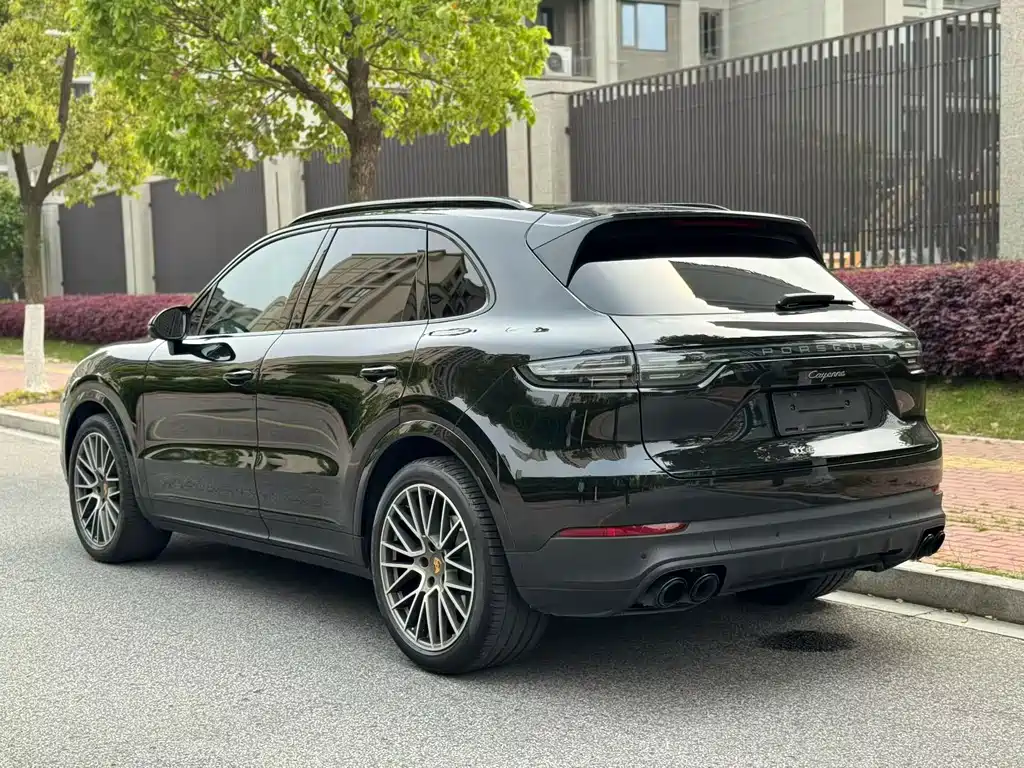 Porsche Cayenne 2023 — фото 17