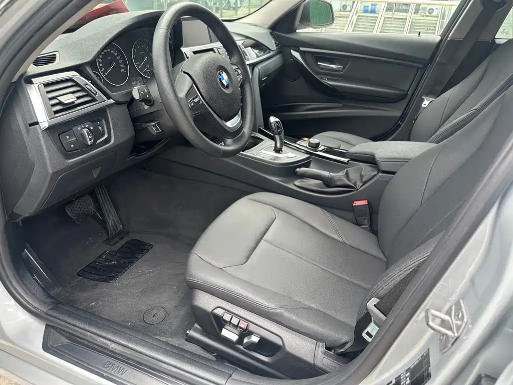 BMW 3 Series 2018 — фото 8