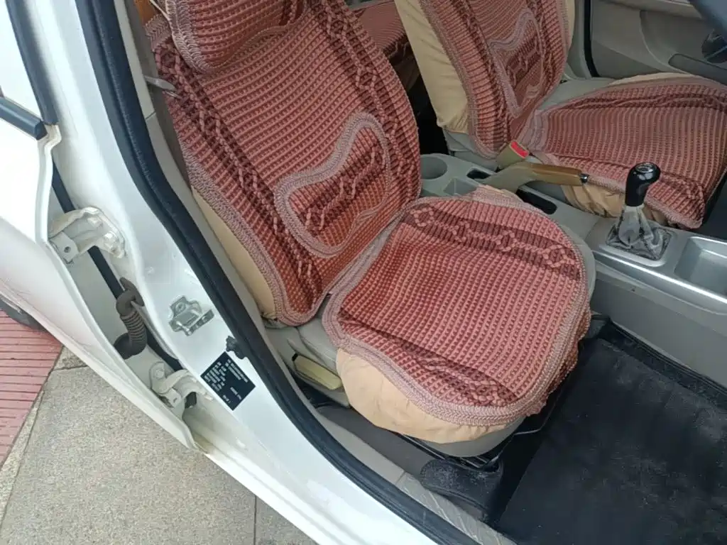 Changan Yuexiang V3 2018 — фото 25
