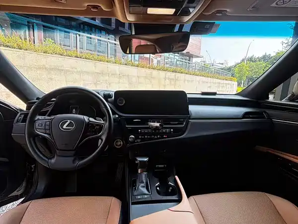 Lexus ES 2024