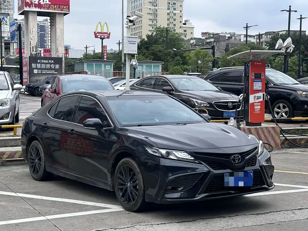 Toyota Camry 2023 — фото 3