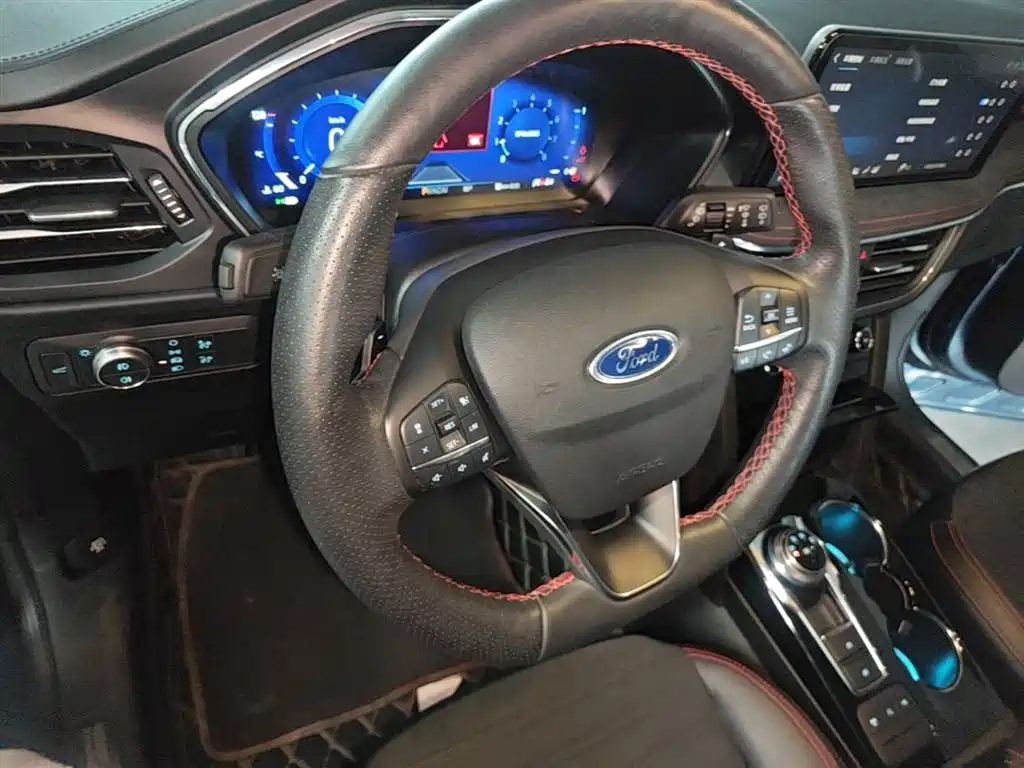 Ford Escape 2020 — фото 11