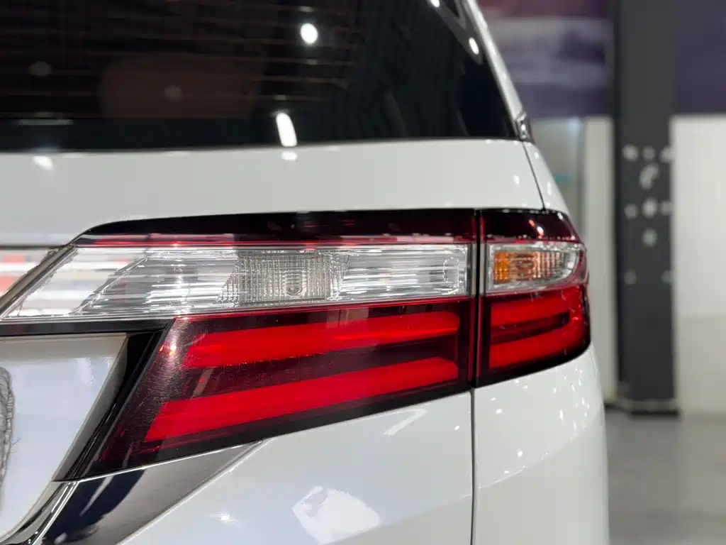 Honda Odyssey 2017 — фото 26