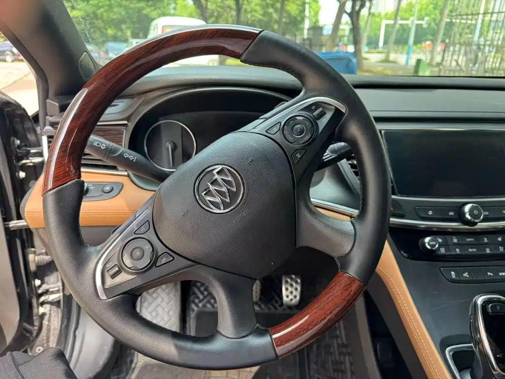 Buick LaCrosse 2017 — фото 13