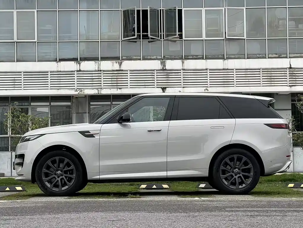 Land Rover Sport 2023 — фото 4