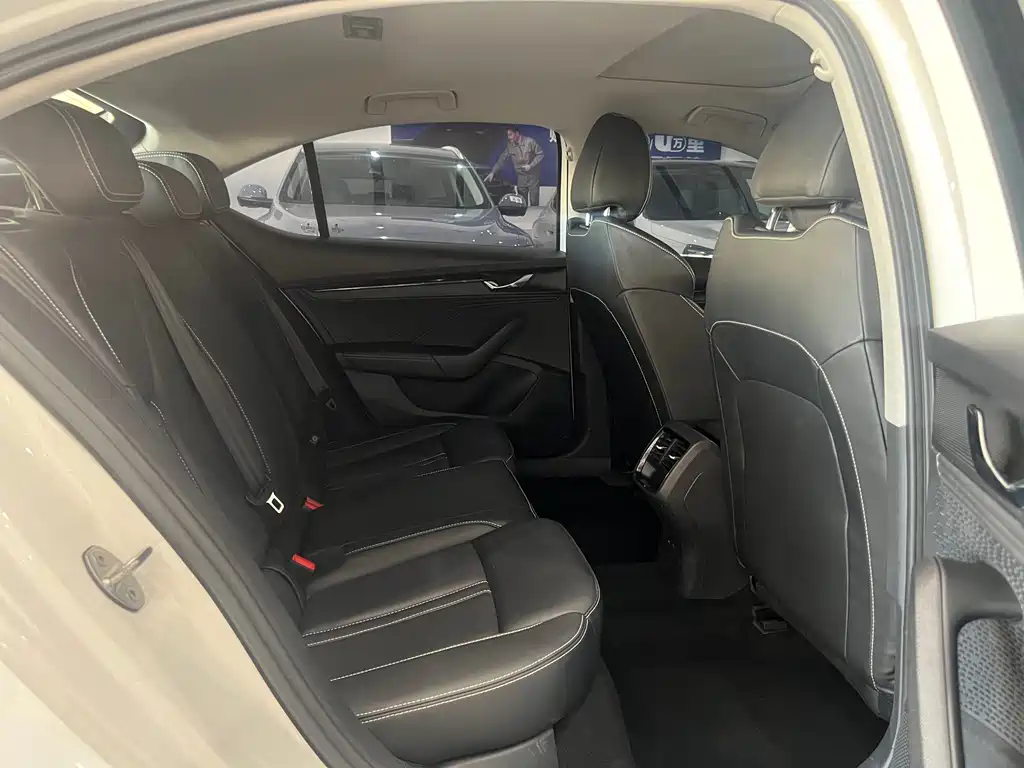 Skoda Octavia 2022 — фото 11
