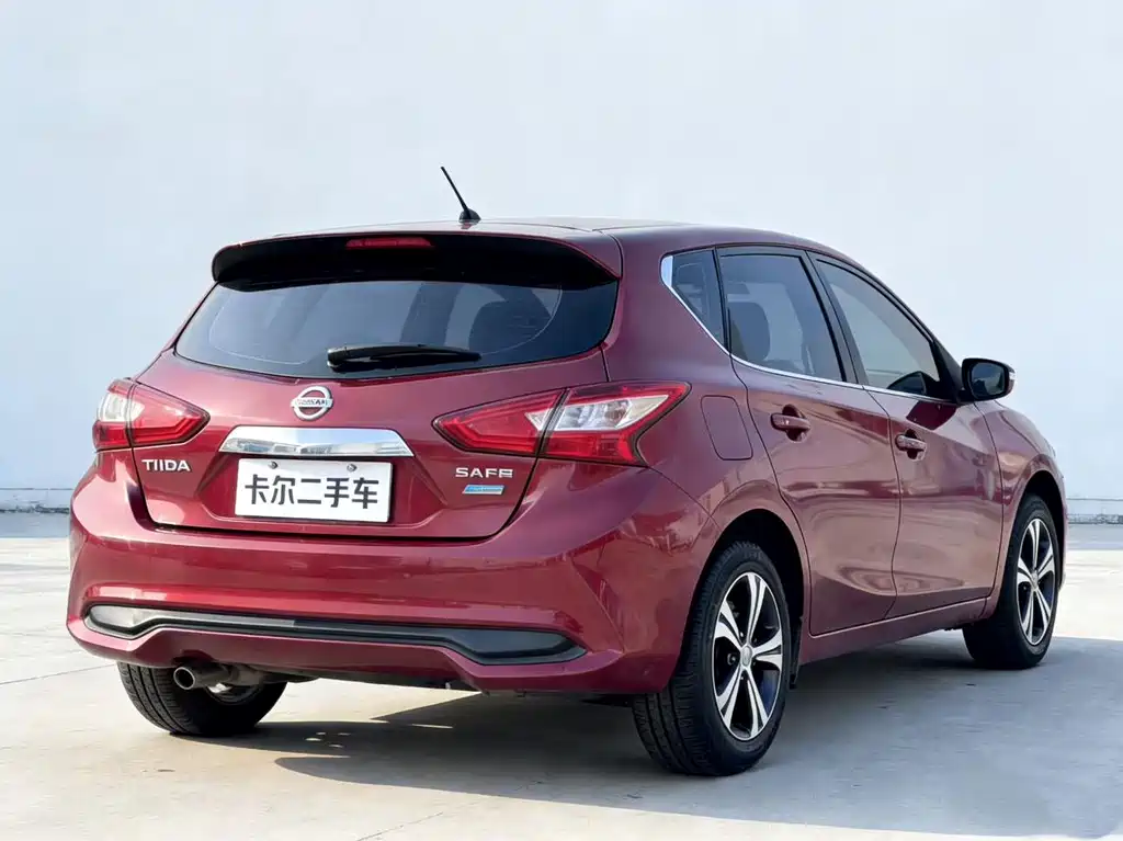 Nissan Tiida 2017 — фото 9