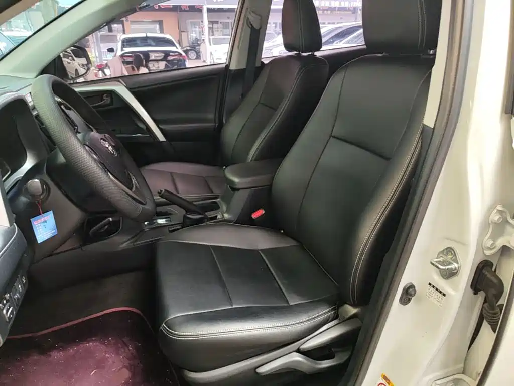 Toyota RAV4 2018 — фото 15