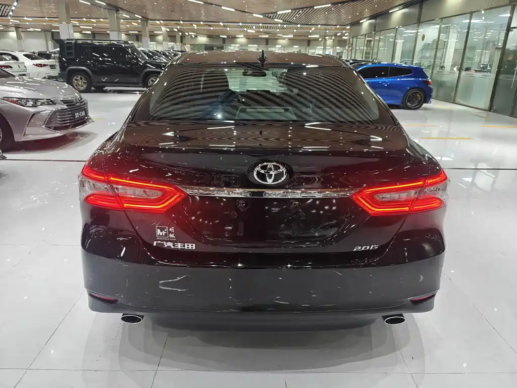 Toyota Camry 2022 — фото 14