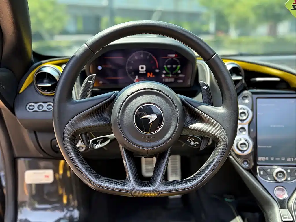 McLaren 720S 2020 — фото 11