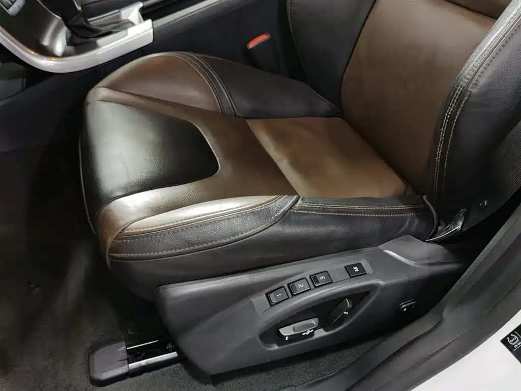 Volvo XC60 2015 — фото 20