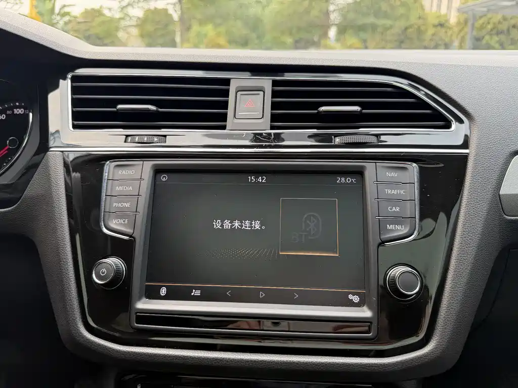 Volkswagen Tiguan L 2017 — фото 12