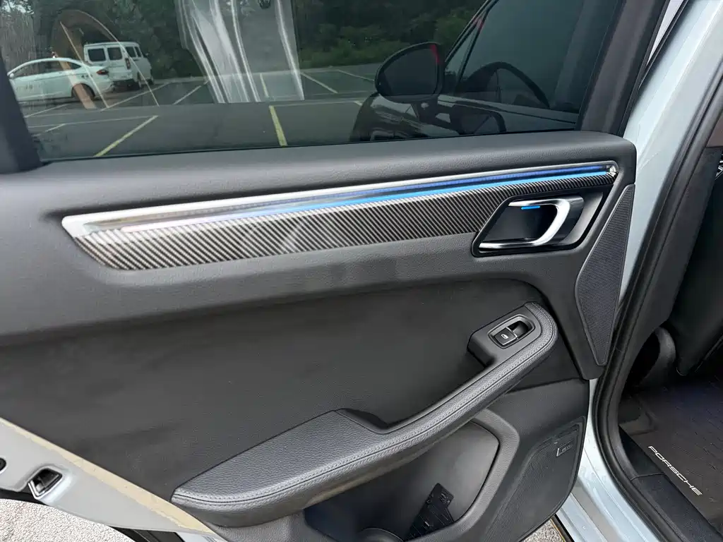 Porsche Macan 2022 — фото 11