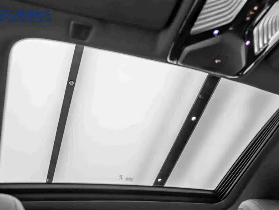 BMW 5 Series 2018 — фото 20