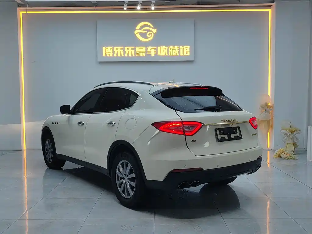 Maserati Levante 2018 — фото 18