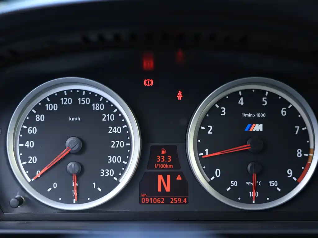 BMW M5 2005 — фото 16