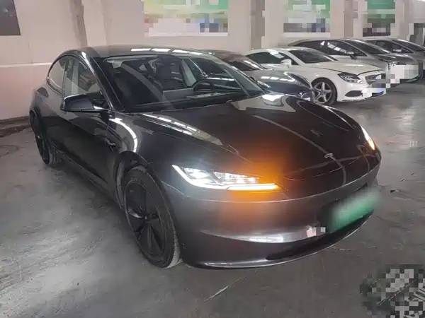 Tesla Model 3 2024