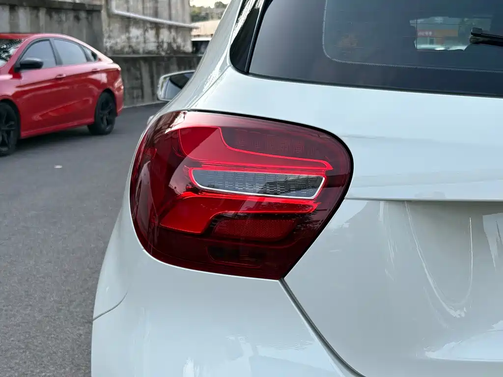 Mercedes-Benz A-Class 2018 — фото 17