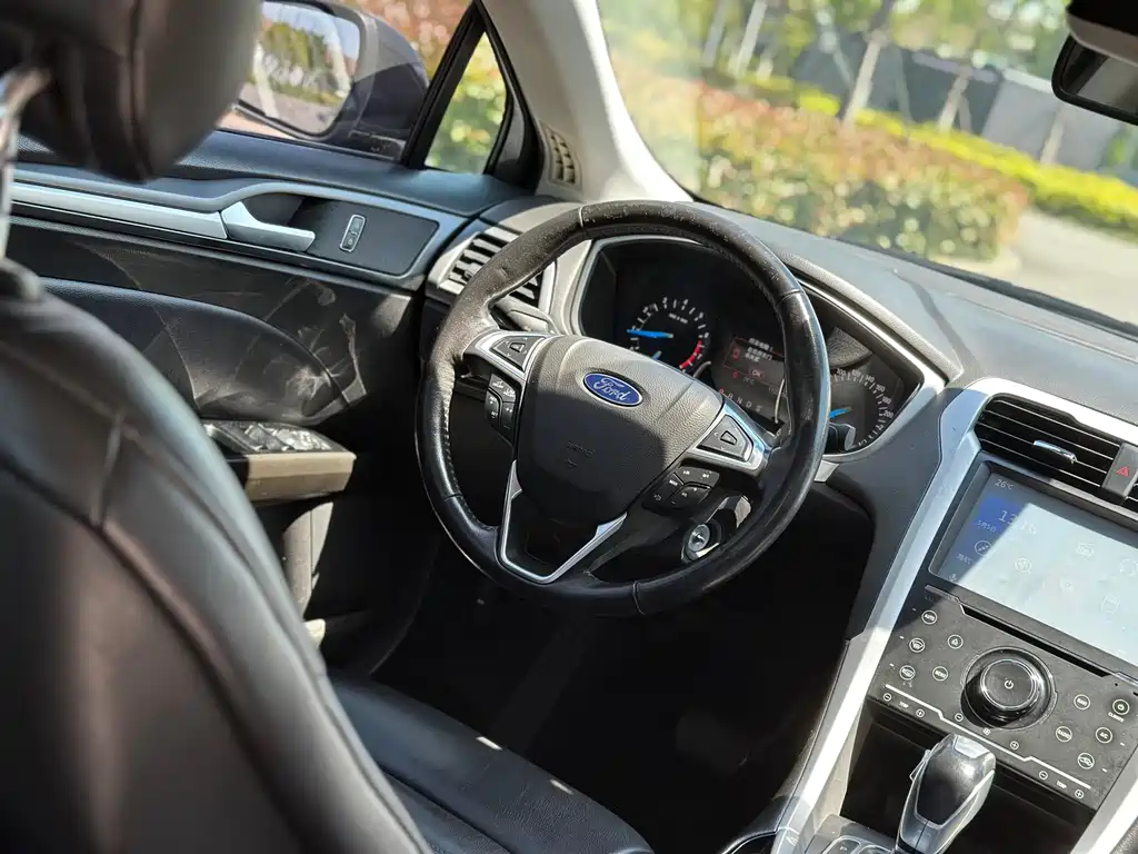 Ford Mondeo 2016 — фото 13