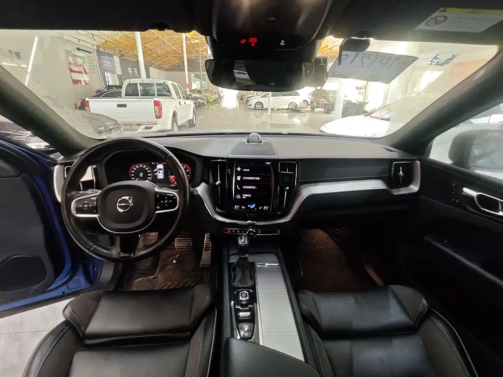 Volvo XC60 2020 — фото 10