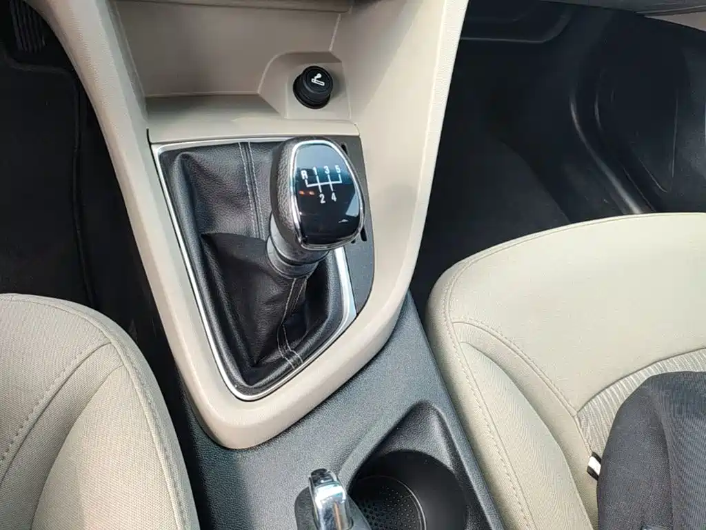 Buick Excelle 2016 — фото 10
