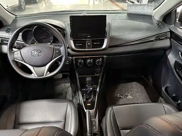 Toyota Yaris L 2022