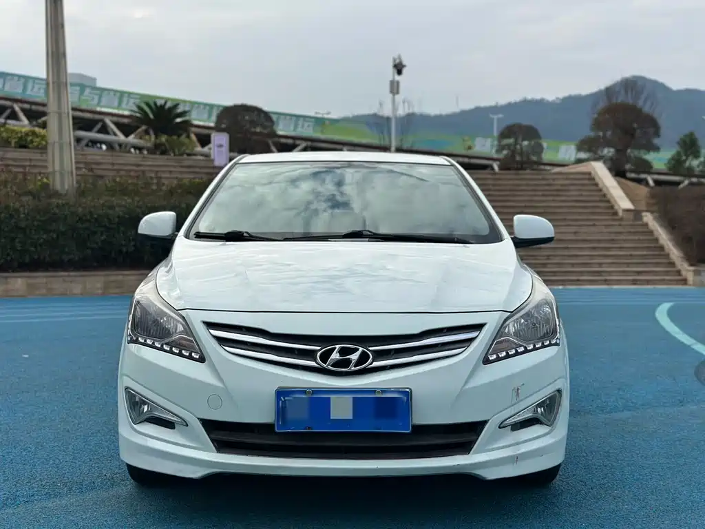 Hyundai Verna 2014 — фото 2