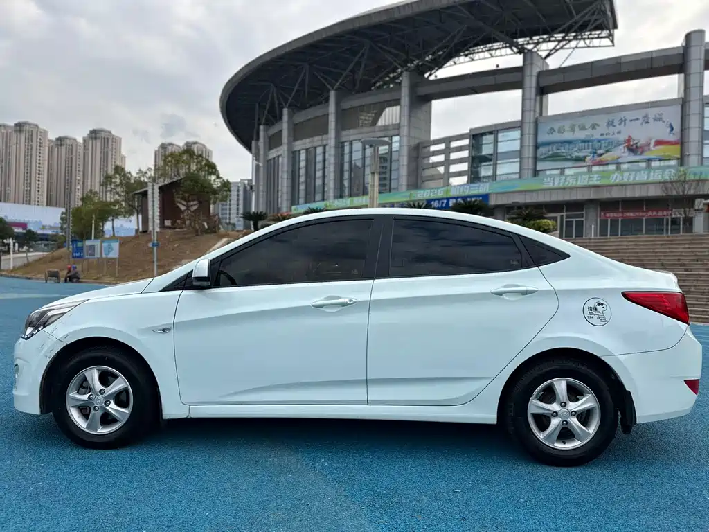 Hyundai Verna 2014 — фото 10