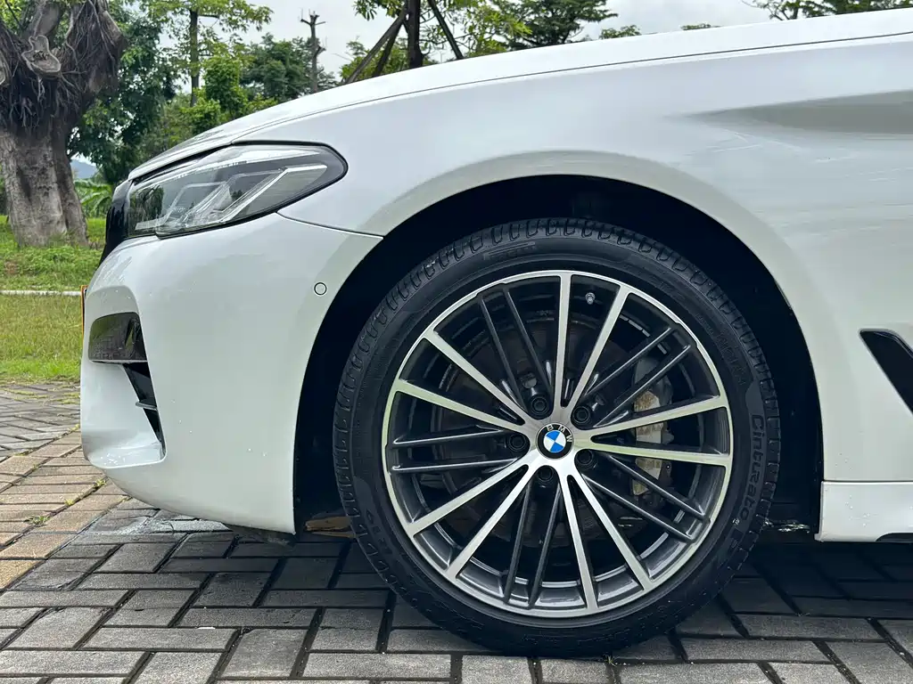 BMW 5 Series 2023 — фото 17