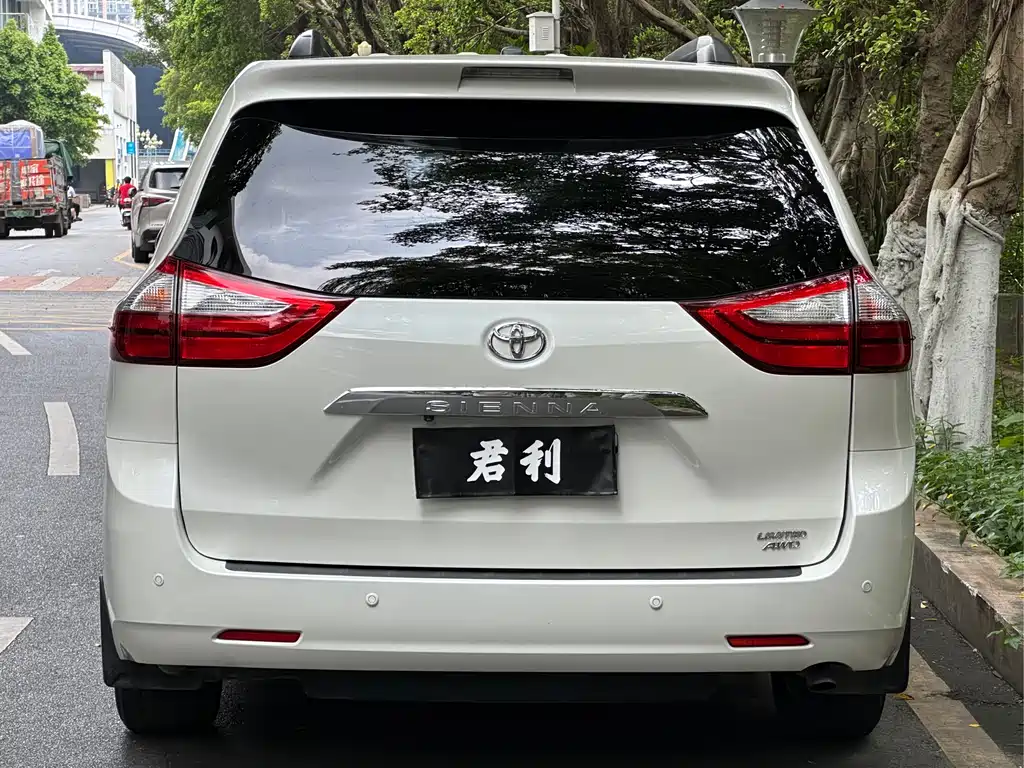Toyota Sienna 2017 — фото 4