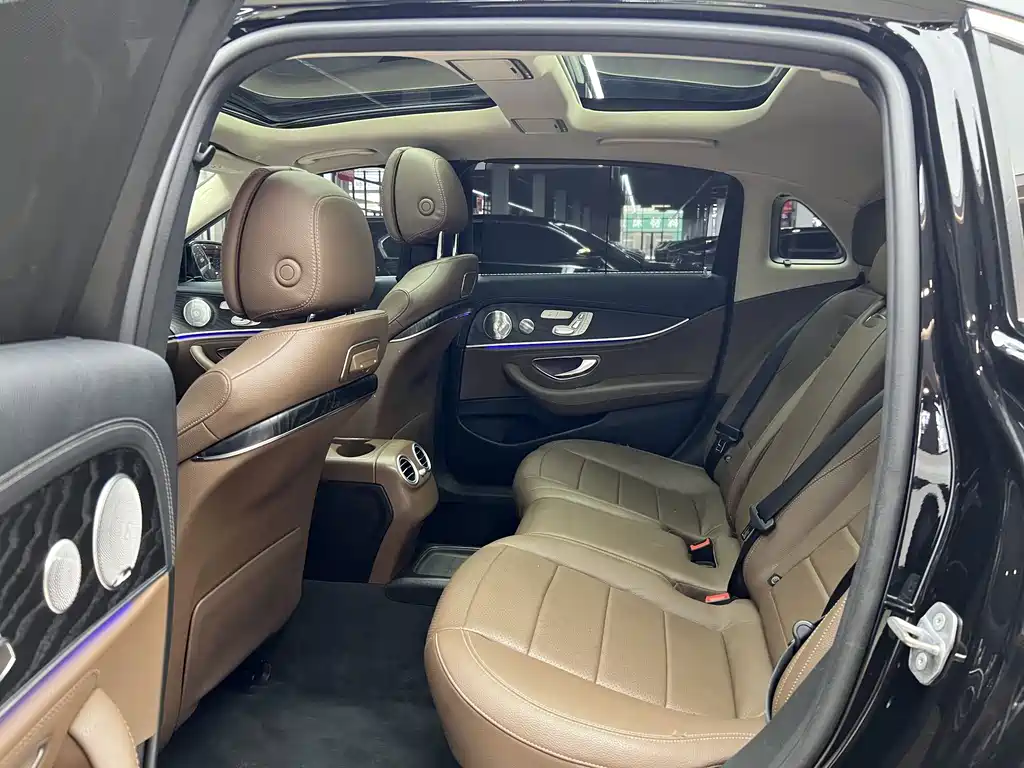 Mercedes-Benz E-Class 2019 — фото 15