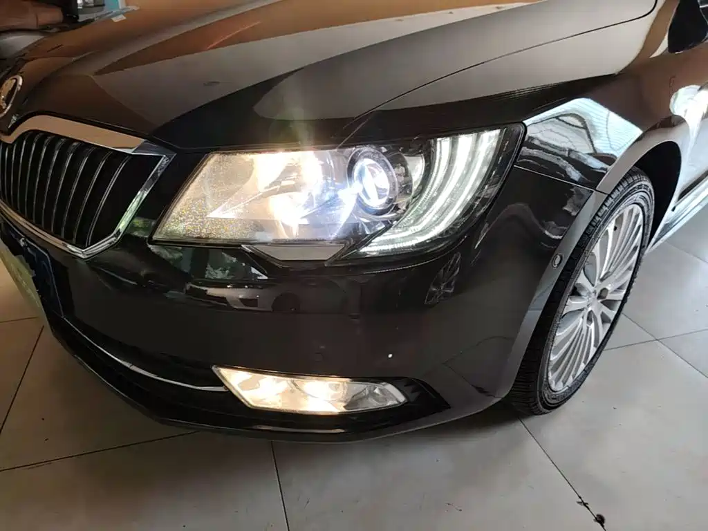 Skoda Superb 2015 — фото 24