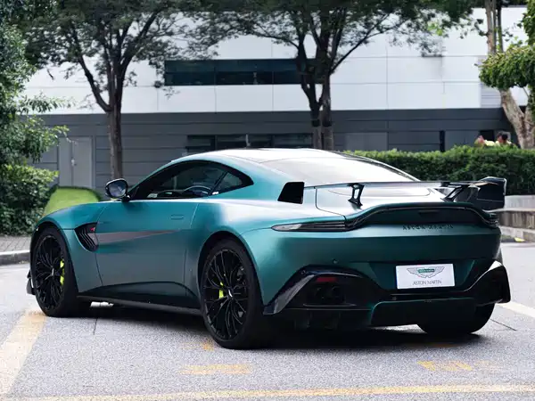 Aston Martin V8 Vantage 2022