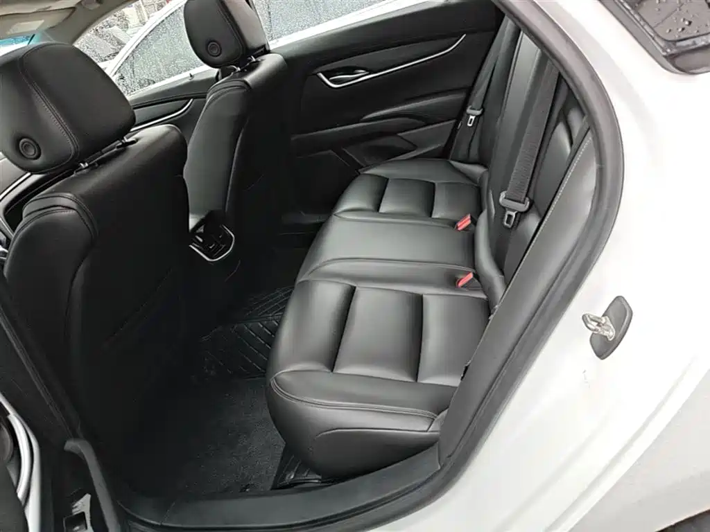 Cadillac XTS 2018 — фото 17