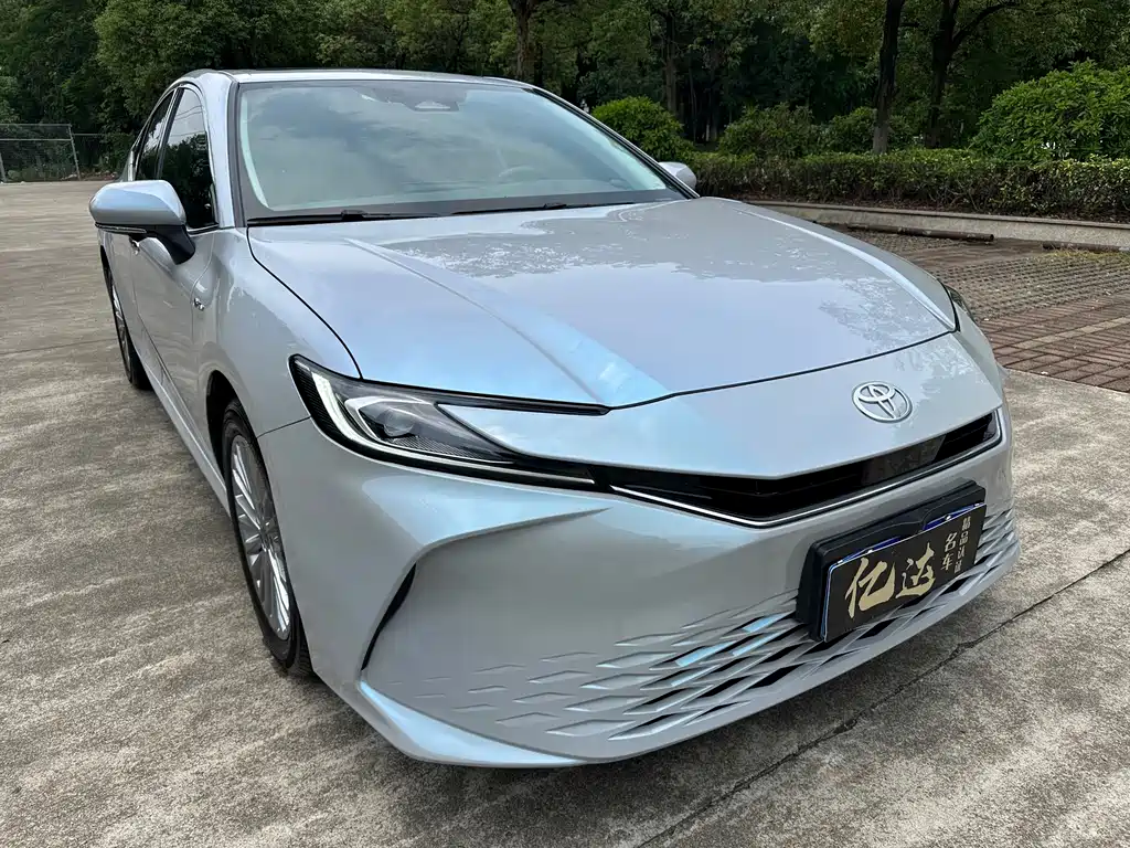 Toyota Camry 2024 — фото 4