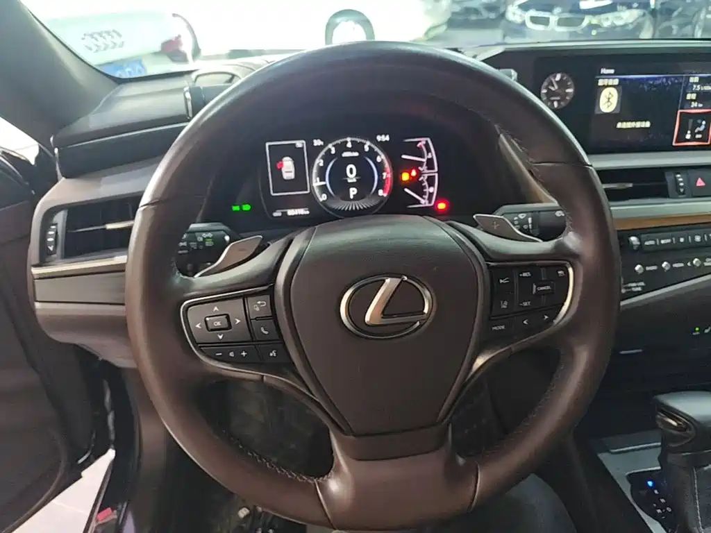Lexus ES 2021 — фото 11