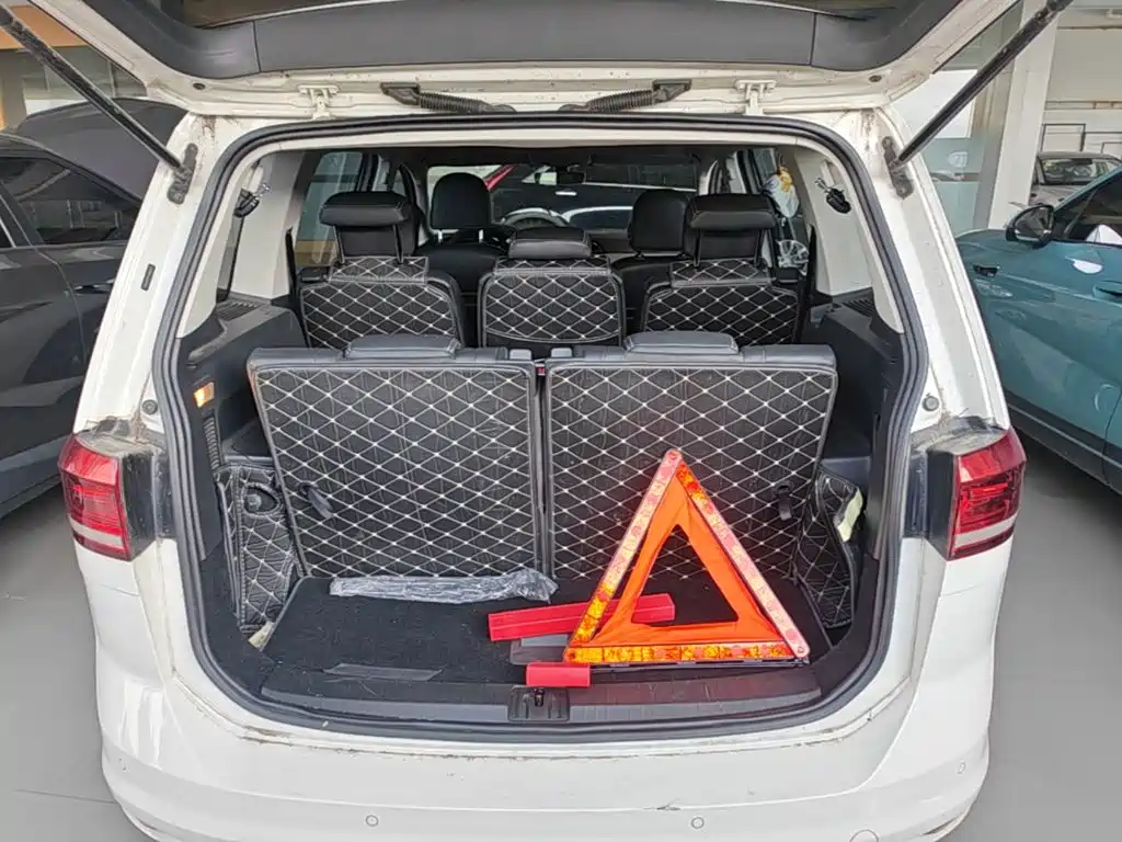Volkswagen Touran 2018 — фото 19