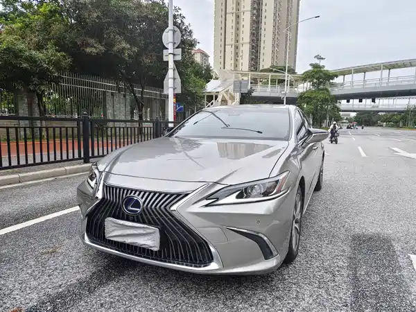 Lexus ES 2020
