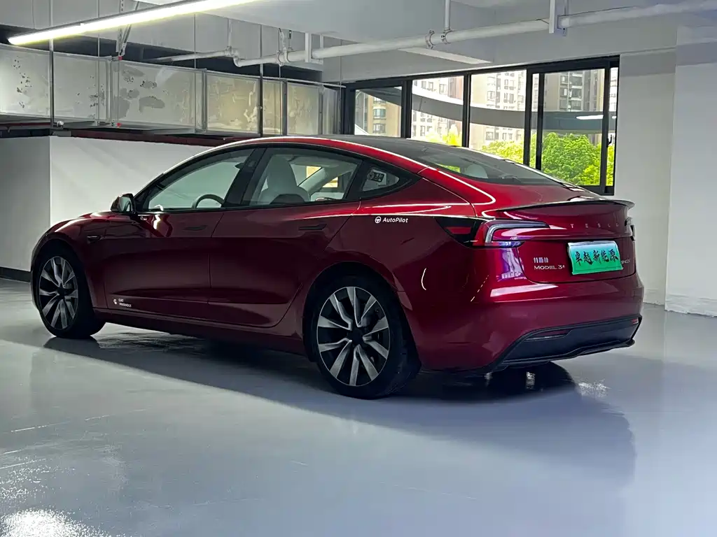 Tesla Model 3 2024 — фото 12