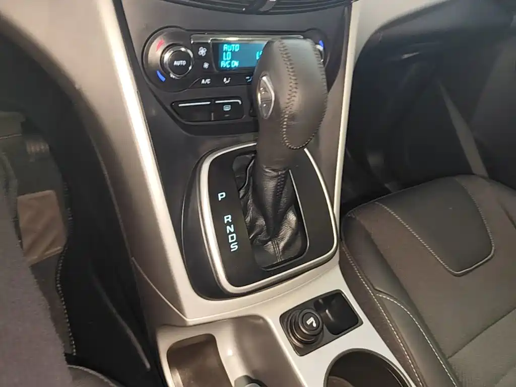 Ford Kuga 2015 — фото 14