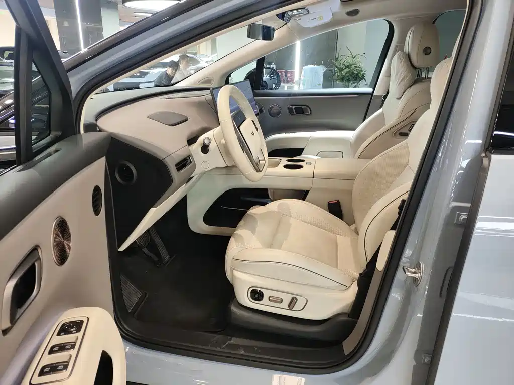 Li Auto i8 2025 — фото 4