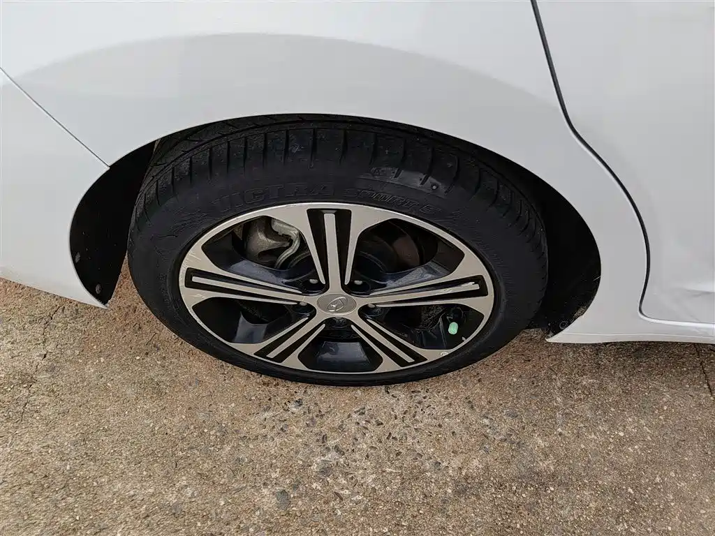 Hyundai Elantra 2019 — фото 26
