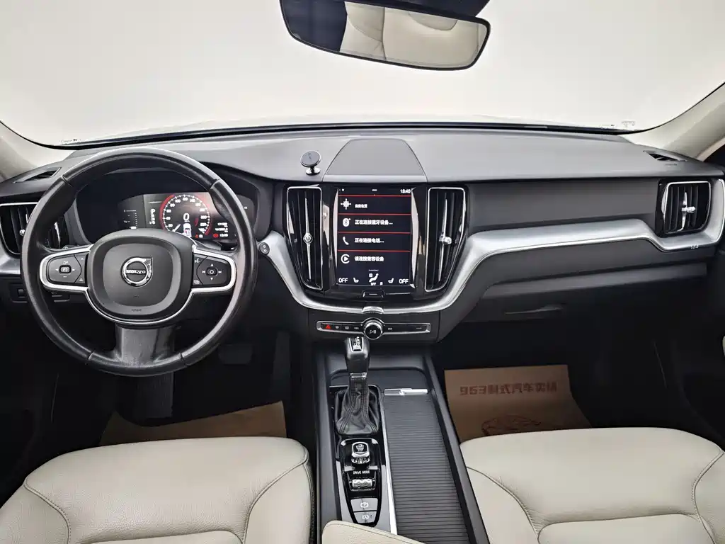Volvo XC60 2018 — фото 17