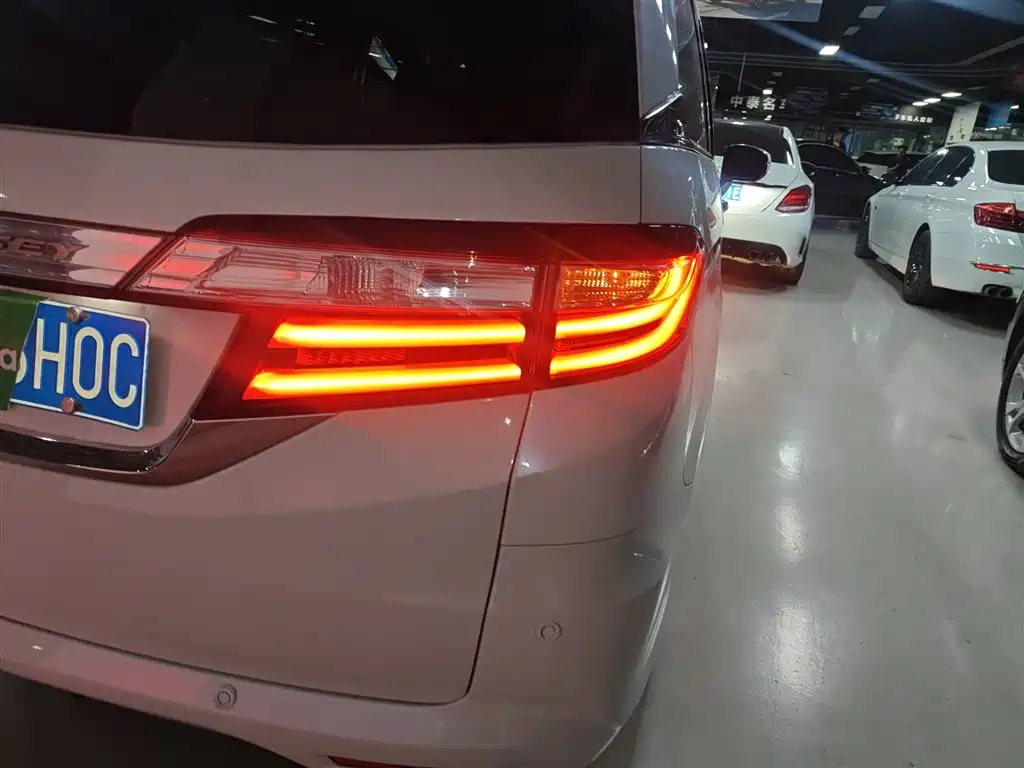Honda Odyssey 2018 — фото 24